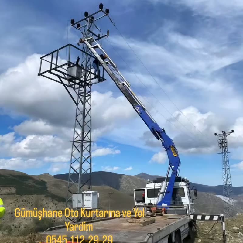 Video: vinçli kurtarıcı ile elektrik direğine trafo yerleştirme